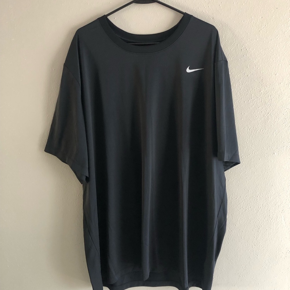 Nike Men's Dark Gray Short Sleeve Tee